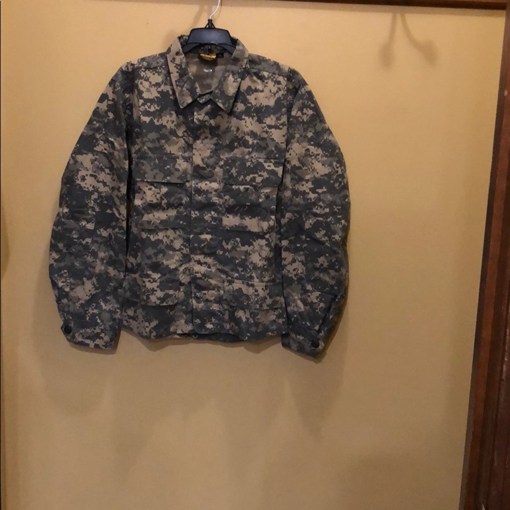 Women’s Propper digital camo size SL